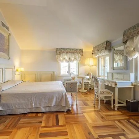 De Paris Hotel 4*