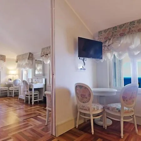 De Paris Hotel 4*