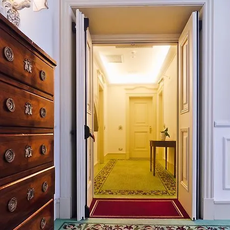De Paris Hotel 4*