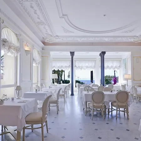 De Paris Hotel 4*