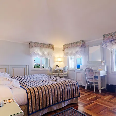 Ξενοδοχείο De Paris 4*