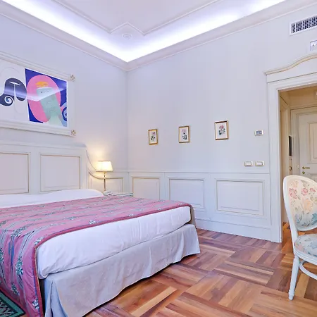 Ξενοδοχείο De Paris 4*