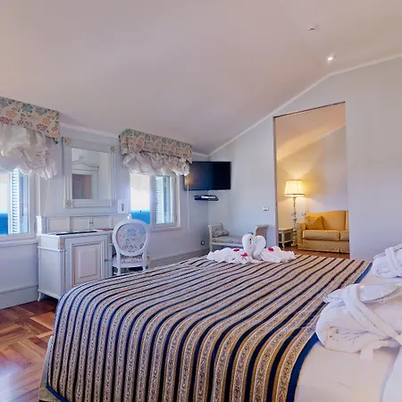 מלון De Paris 4*