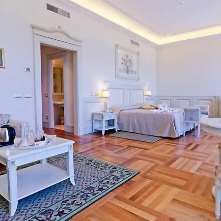 De Paris Ξενοδοχείο 4*