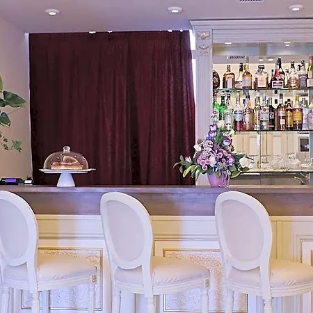De Paris 호텔 4*