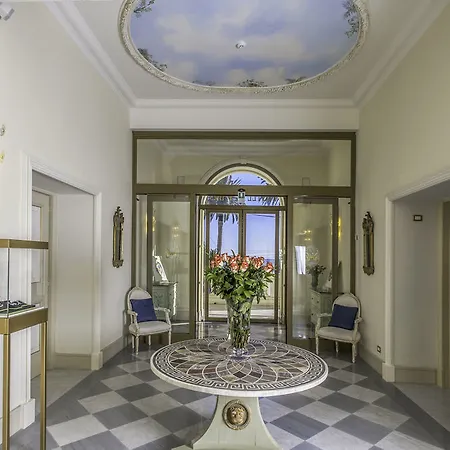 Szálloda De Paris 4*